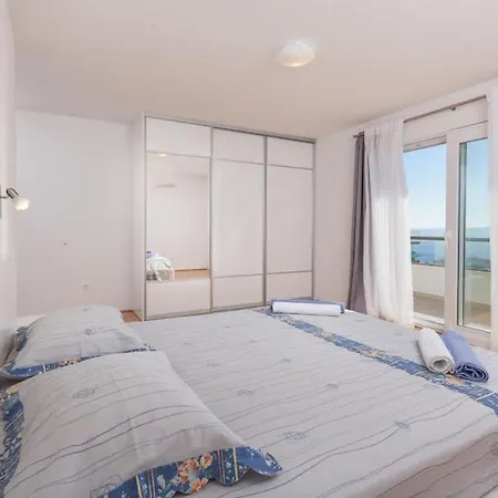 Malu マカルスカ